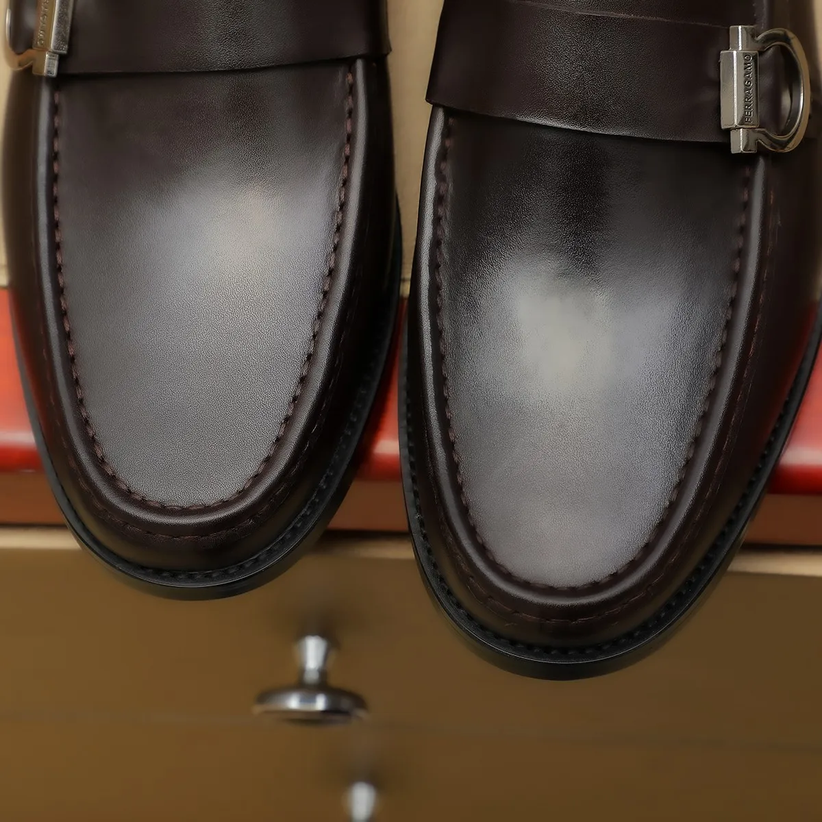 Men's shoes 250 Ferragamo [Ferragamo] top imported suit men's shoes 💯Original copy of the official website, product materials: selected imported embossed calfskin + luxury hardware buckle accessories ~ imported water-dyed cow 🐂 leather lining. Strong three-dimensional visual effect, original combination outsole, multiple colors available😘 Size: 39-44 (38.45.46. Customized)
